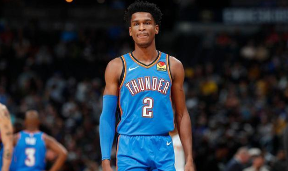 她不仅完成 她不仅完成