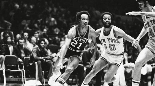 赛中因肘击 赛中因肘击