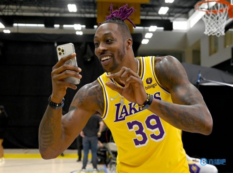 卡拉格：维尔茨本场数据相当亮眼，他的踢法、位置像德布劳内