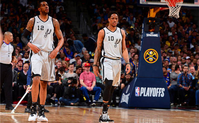 左脚出球打 左脚出球打