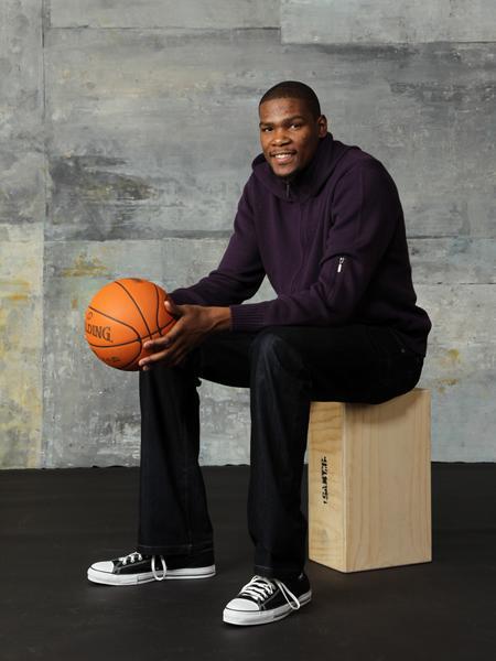 篮球湖人球员训练中展现惊人弹跳